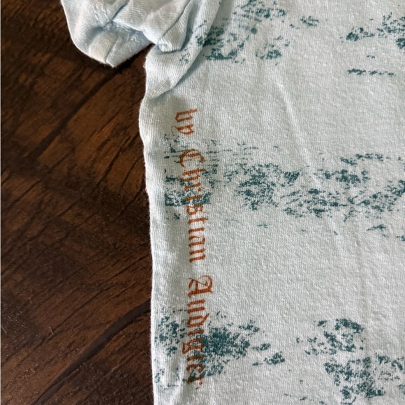 Graphic Tee with Wing Design - Picture 6 of 7